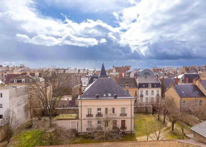 La Parenthese Apartment *